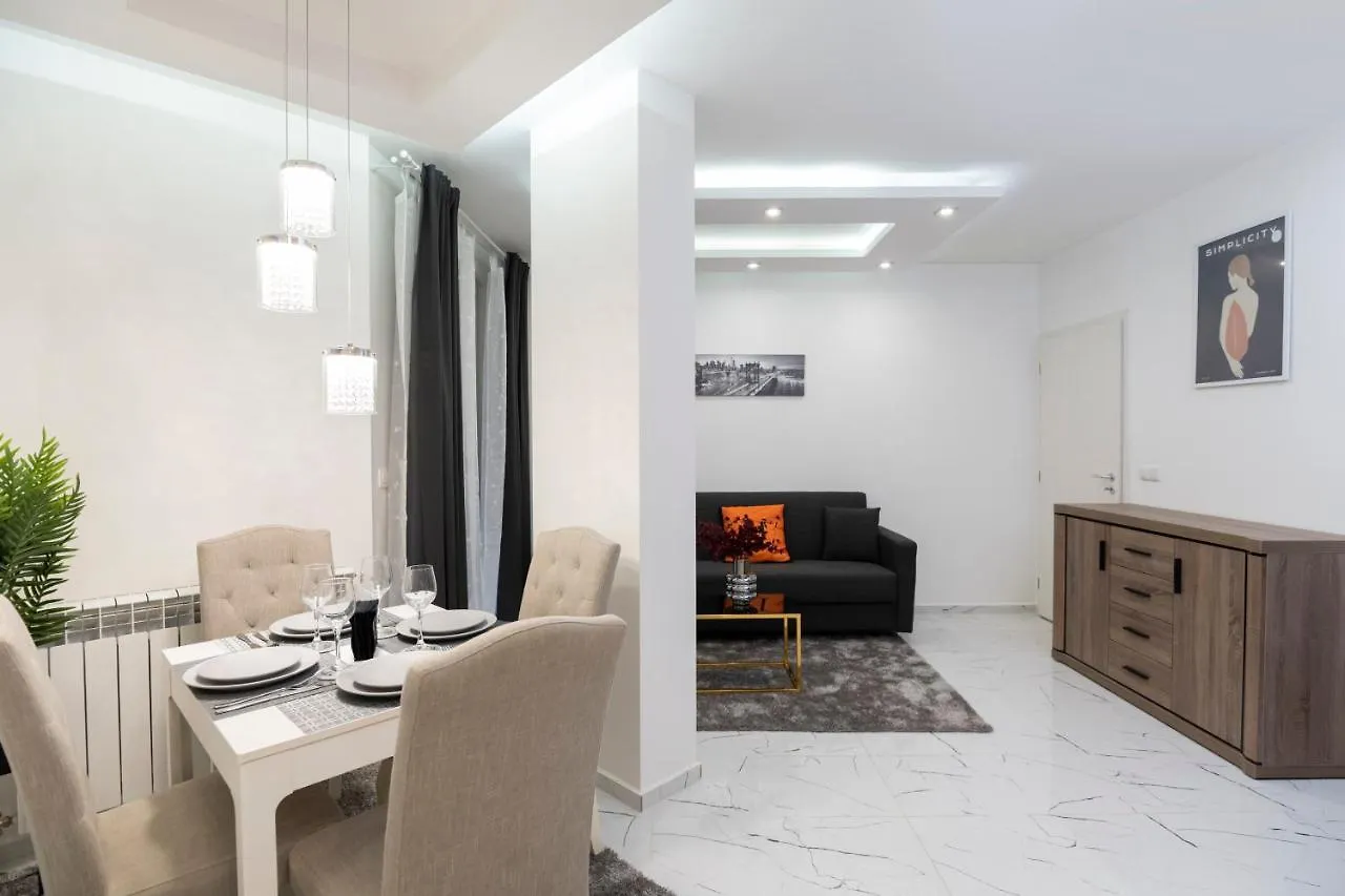Top Central Apartment & Free Parking Sofia 0*,
